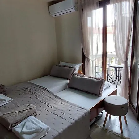 Artemis тюркоазна гледка към морето * Polychrono