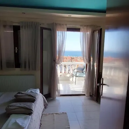 Artemis тюркоазна гледка към морето Polychrono