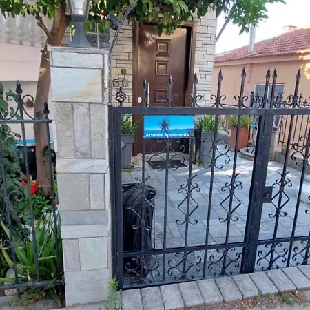 Artemis тюркоазна гледка към морето Polychrono