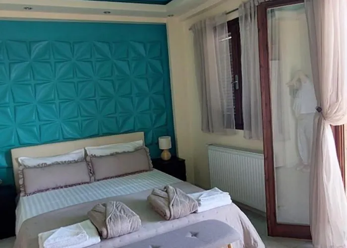 Artemis тюркоазна гледка към морето Polychrono